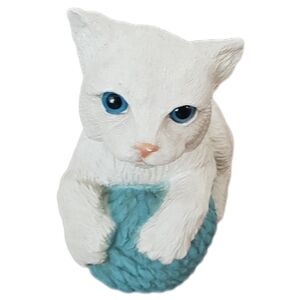 1970s Vintage 7" Blue Eyed Kitten